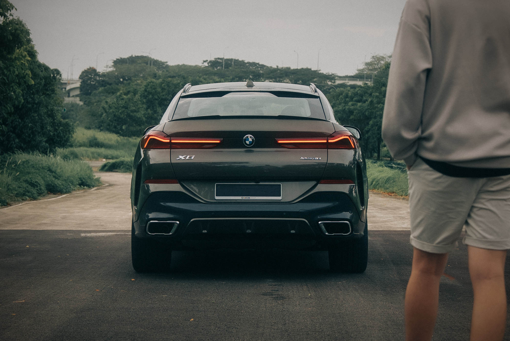 rear view of bmw x6